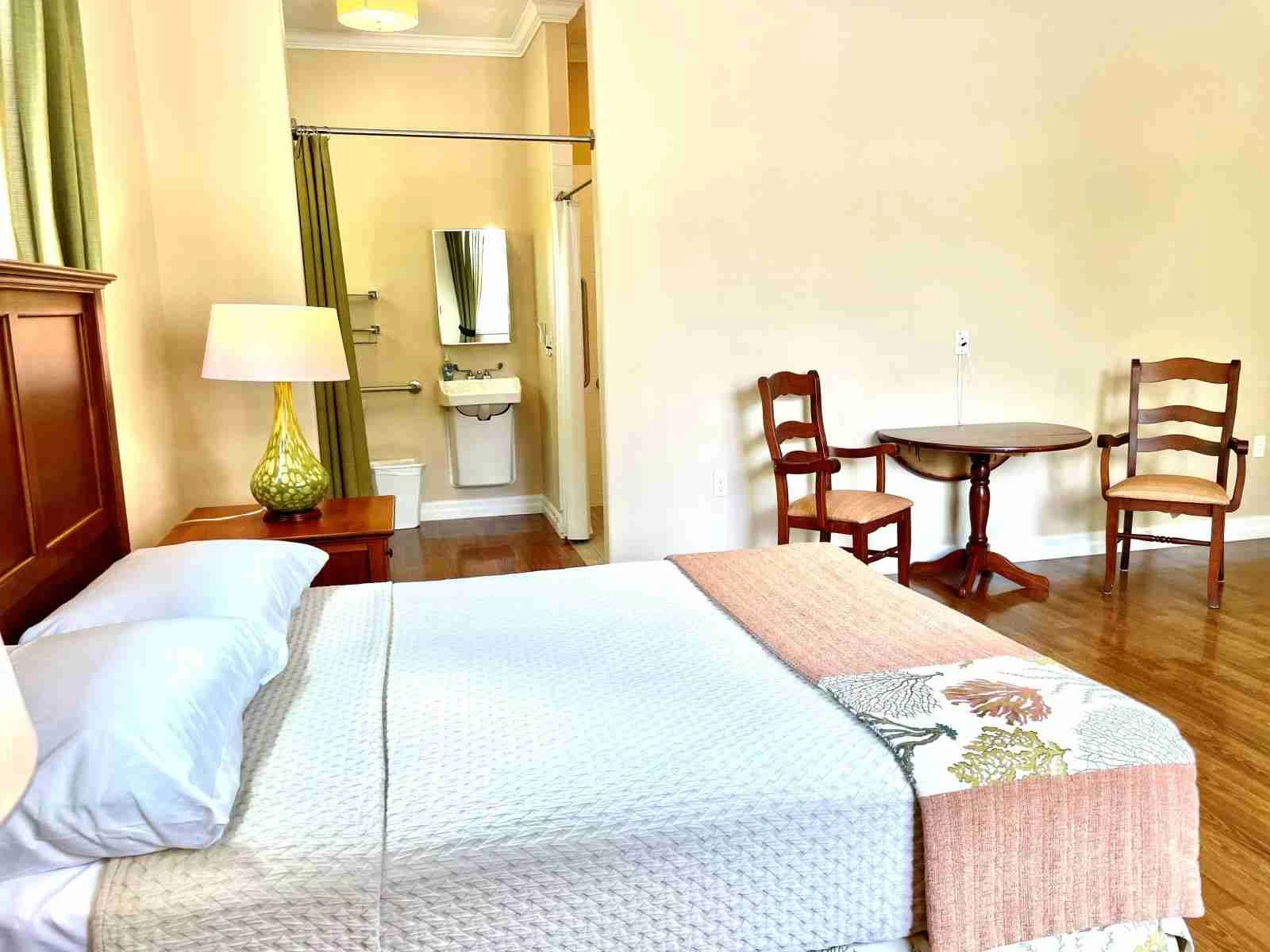 MANOA SENIOR CARE - Photo 5
