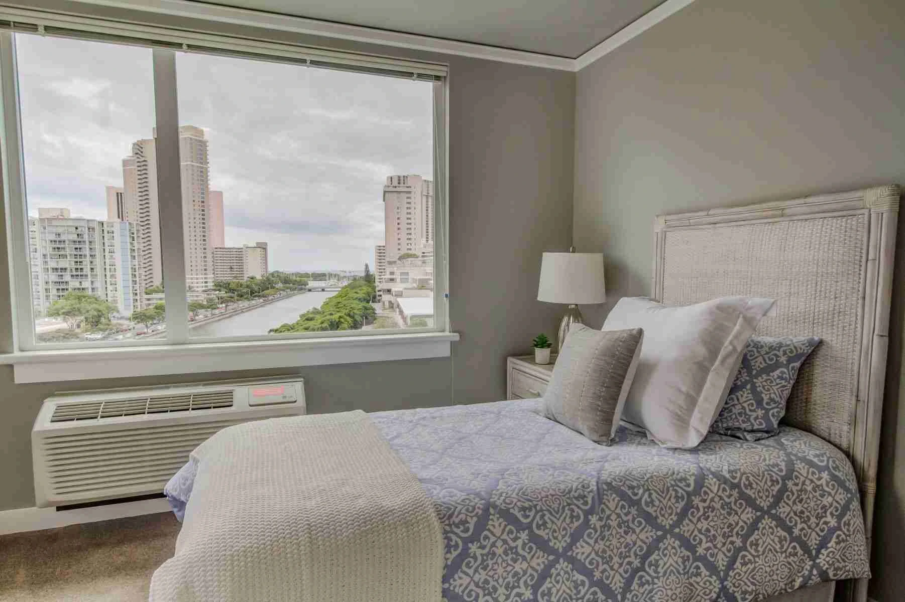 The Plaza at Waikiki - Photo 2